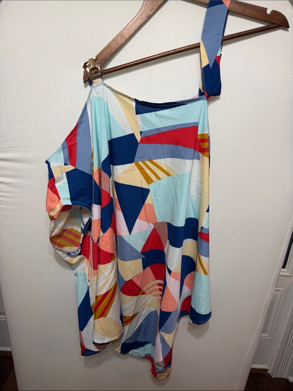 SHEIN Multicolor Geometric One-Shoulder A-Line Top in Navy, Red, Light Blue